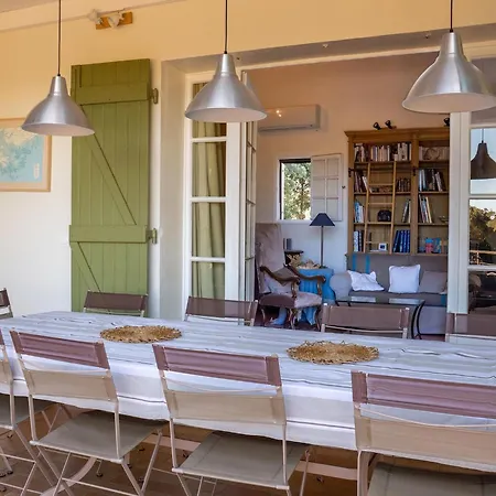 In La Croix-valmer With Sea Views & Pool, Cleaning Included בית נופש