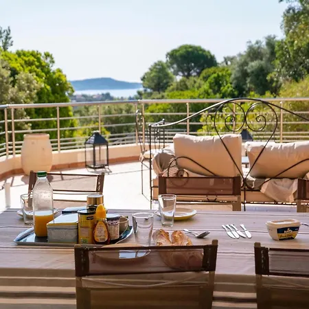 In La Croix-valmer With Sea Views & Pool, Cleaning Included בית נופש *