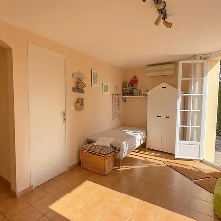 In La Croix-valmer With Sea Views & Pool, Cleaning Included בית נופש קבלייר-סור-מר