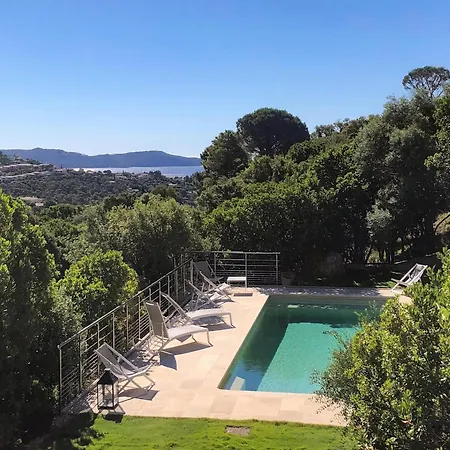 In La Croix-valmer With Sea Views & Pool, Cleaning Included בית נופש